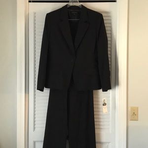 ⬇️2 piece Anne Klein suit